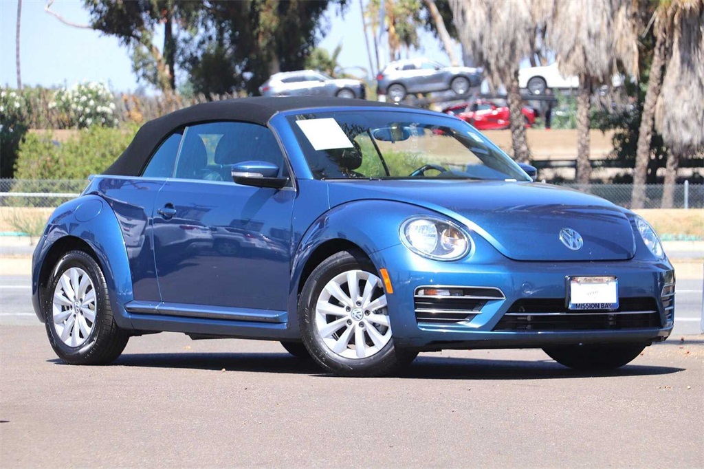 Certified Pre-Owned 2018 Volkswagen Beetle 2.0T S